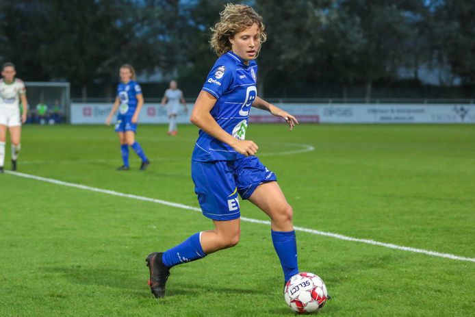 Fleur Van Daele is één van de speelsters bij de beloften van AA Gent Ladies met ervaring in de Super League.
