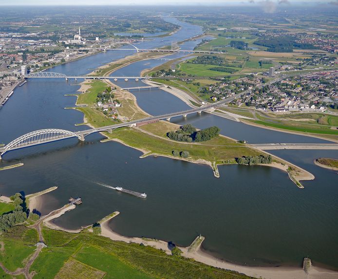 De nevengeul of Spiegelwaal bij Lent.