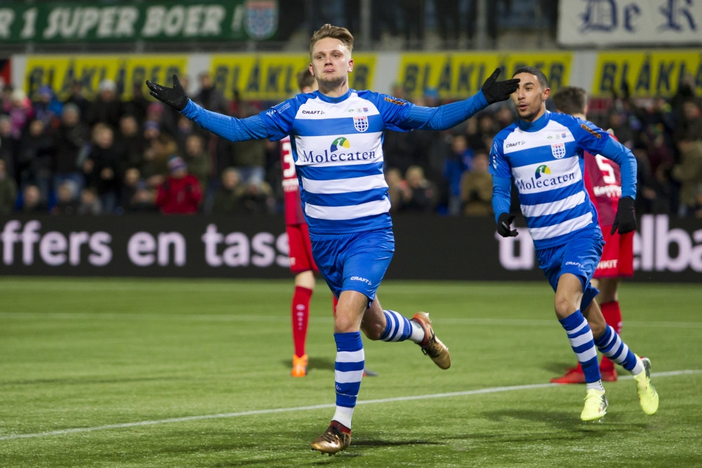 El Hamdaoui naar Marokko, Ajax-beul Smeets naar TOP Oss | Foto | AD.nl