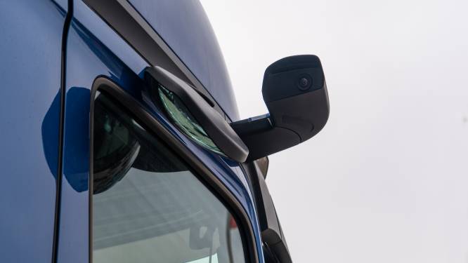 ‘Vrachtwagens met camera’s in plaats van zijspiegels: gevaarlijk?’