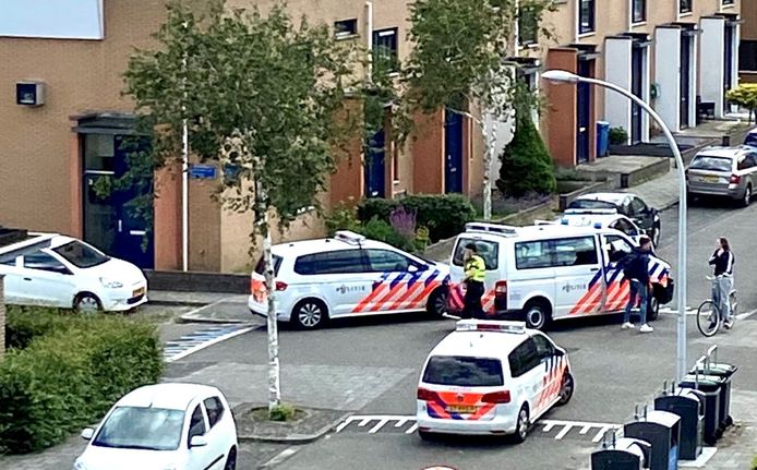 De politie rukte met meerdere auto's uit naar de melding.