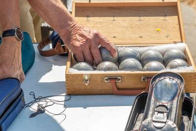 Handhavers steken stokje voor groot jeu de boules-toernooi op Museumplein