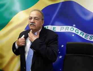 Braziliaanse senator die stapel geld tussen zijn billen stopte ontslagen