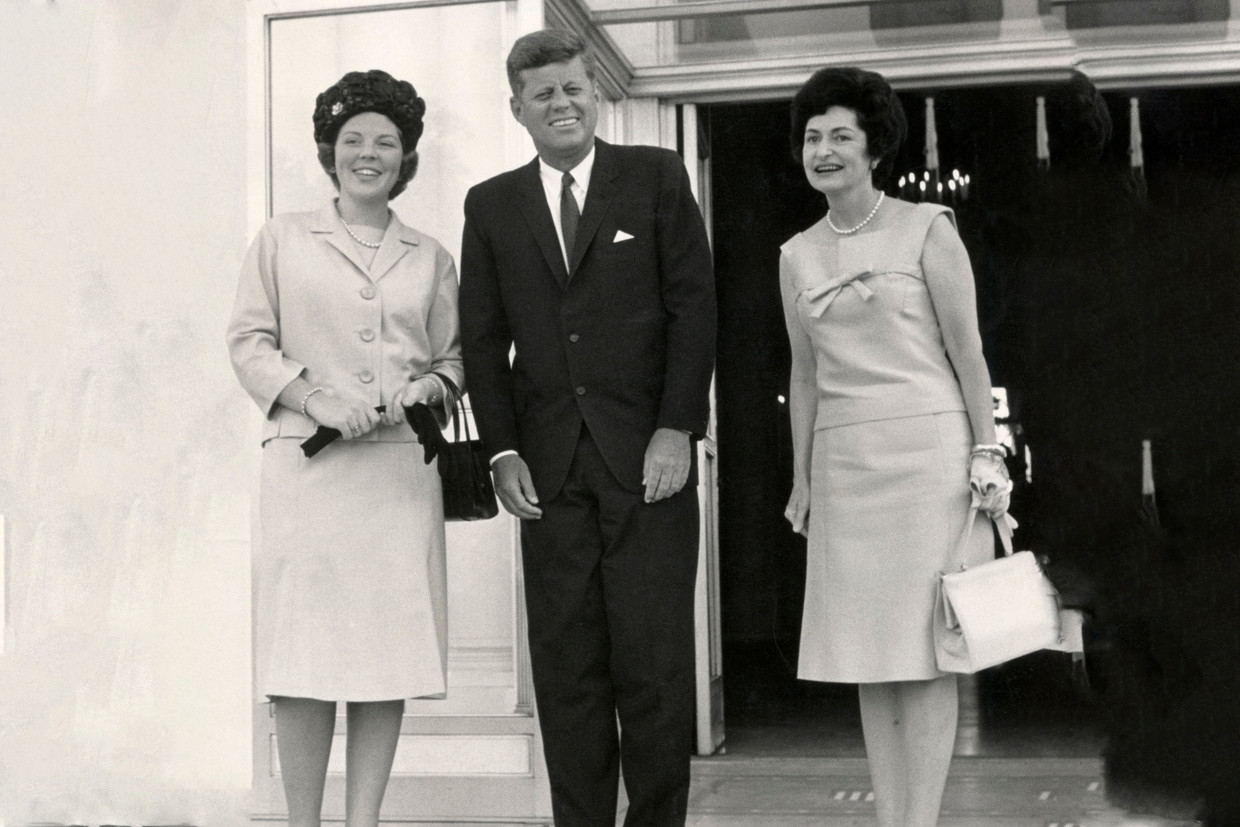 Prinses Beatrix op bezoek bij president John F. Kennedy in Washington. Rechts Lady Bird Johnson, echtgenote van vice-president Lyndon B. Johnson. Verenigde Staten van Amerika, 18 april 1963 Beeld Brunopress