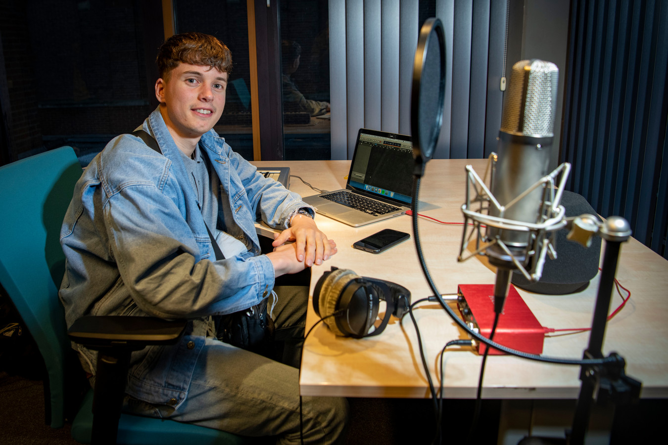 Rapper Pjotr gaat met eigen studio vanuit Theater Hanzehof in Zutphen ...