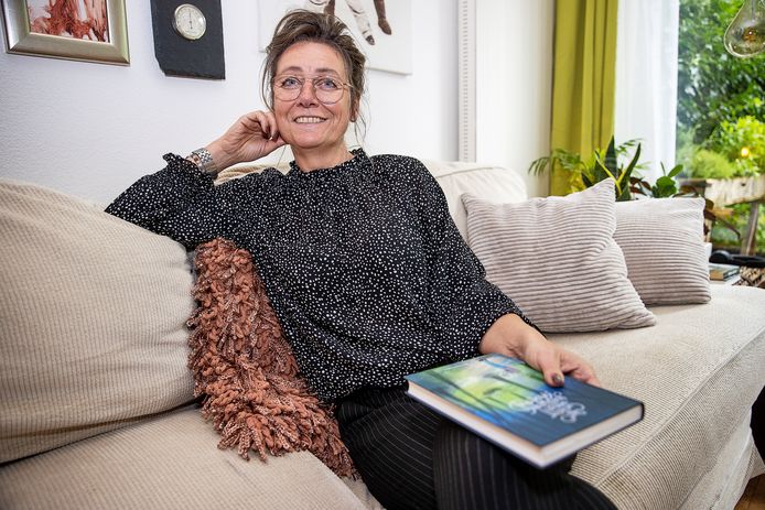 Marianne Canters, schrijfster van 'Het geheim van het verdwenen Katoenpad' verzorgt een webinar over geluk.