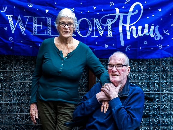 Krijn en Ank (71 en 70) zijn na 298 dagen corona weer allebei thuis.