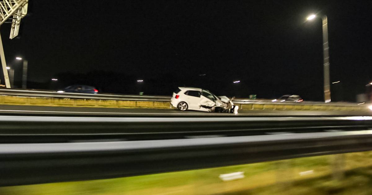 Zwaargewonde bij ongeluk op A1 bij knooppunt Beekbergen.