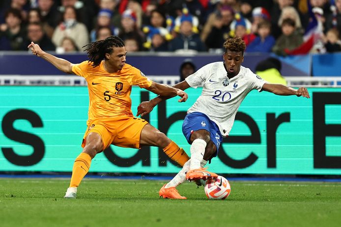 Nathan Aké in duel met Kingsley Coman.