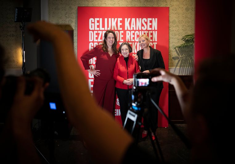 De Amsterdamse PvdA-wethouder Marjolein Moorman, oud-Kamervoorzitter Gerdi Verbeet en PvdA-leider Attje Kuiken donderdag bij de nieuwjaarsborrel in Amsterdam.  Beeld Freek van den Bergh / de Volkskrant