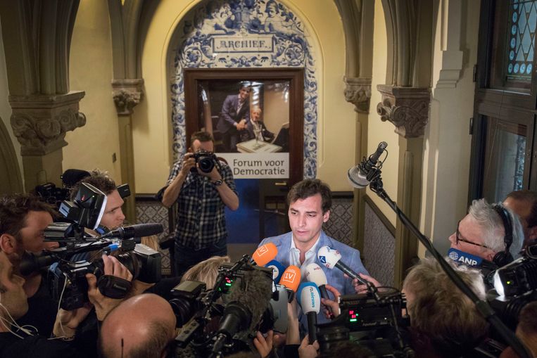 Thierry Baudet staat de pers te woord na zijn overwinning bij de Statenverkiezingen van woensdag.  Beeld Werry Crone
