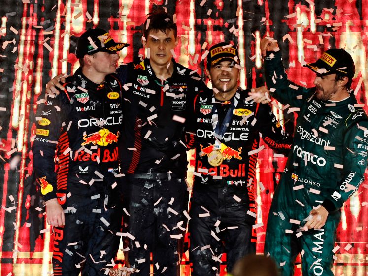 Buitenlandse media voorzien strubbelingen binnen Red Bull: ‘In Australië rijdt Verstappen Pérez weer op een hoopje’