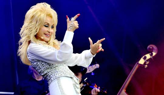 Amerika rouwt om Dolly Parton (1946-2026): countrydiva, Hollywood-ster en goeddoener met een gevoel voor humor
