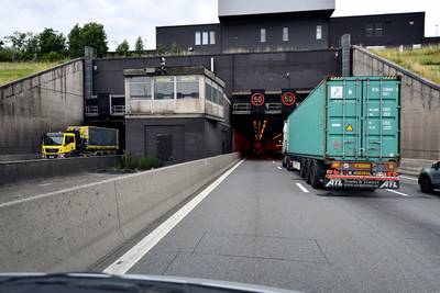 Aanschuiven op Antwerpse ring na ongeval in Kennedytunnel: Liefkenshoektunnel richting Gent tolvrij gemaakt