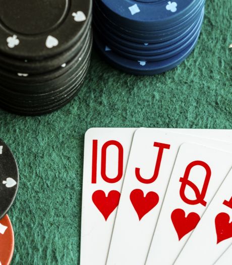 Politie stopt illegaal pokertoernooi in Ulvenhout, gokkers krijgen boete voor overtreden coronaregels