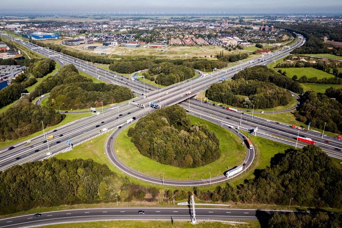 Naar de stikstofgevolgen van de aanpassing van knooppunt Hoevelaken moet uitgebreid onderzoek gedaan worden.