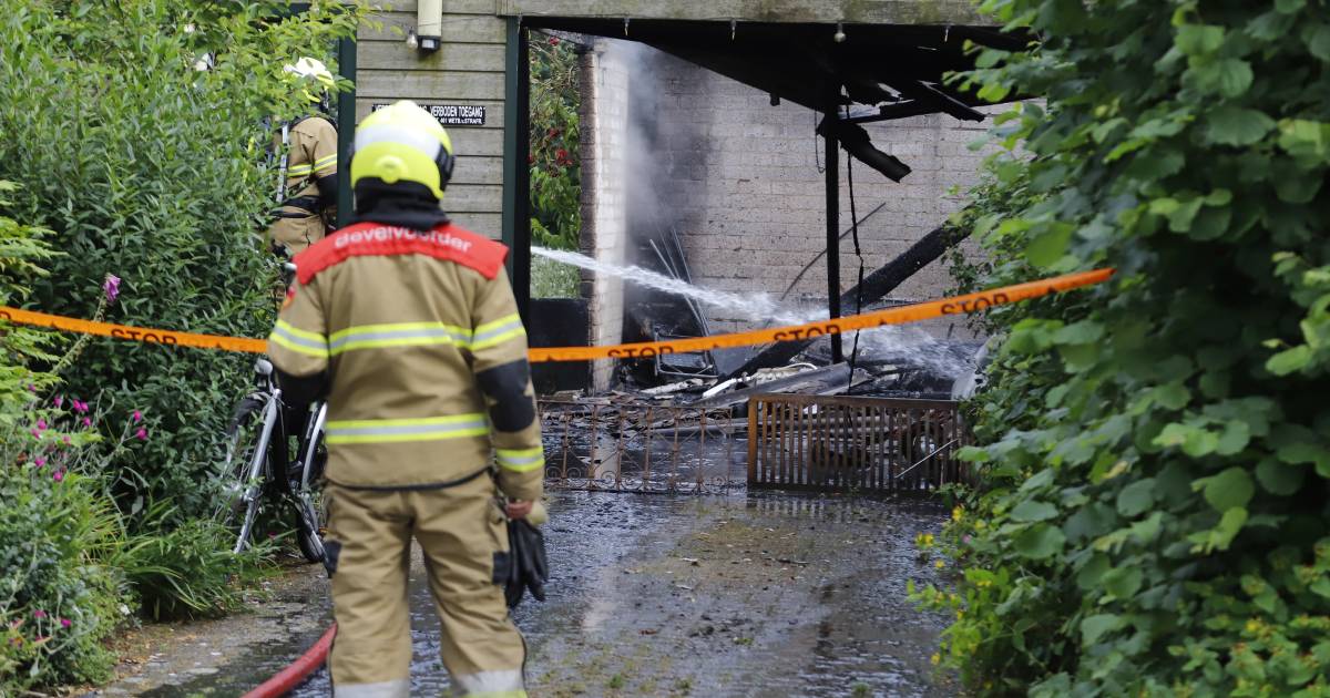 Schuur verwoest door brand in Mill | Land van Cuijk | gelderlander.nl - De Gelderlander
