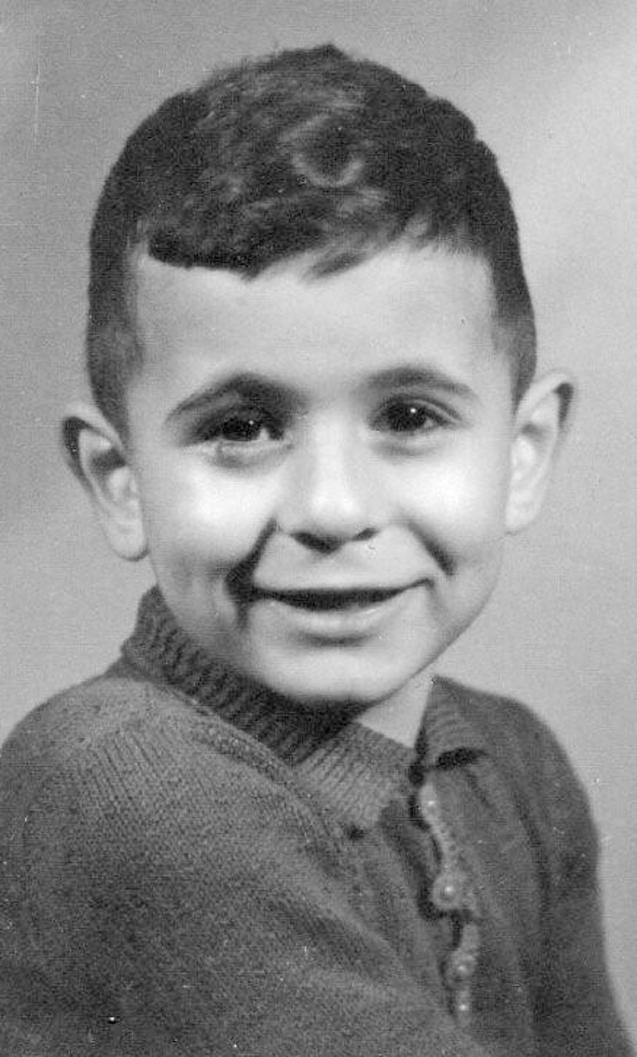 David ('Bertje') Hamburger, yang bersembunyi bersama Bibi Betty.  Gambar tersebut adalah foto dari buku Dante Petty karya Michael Noback-Bergen