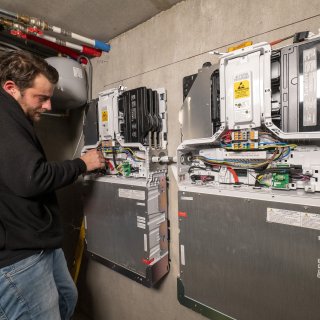 Free home batteries for 500 households in Zuidoost and Diemen for research into relieving congested power grid