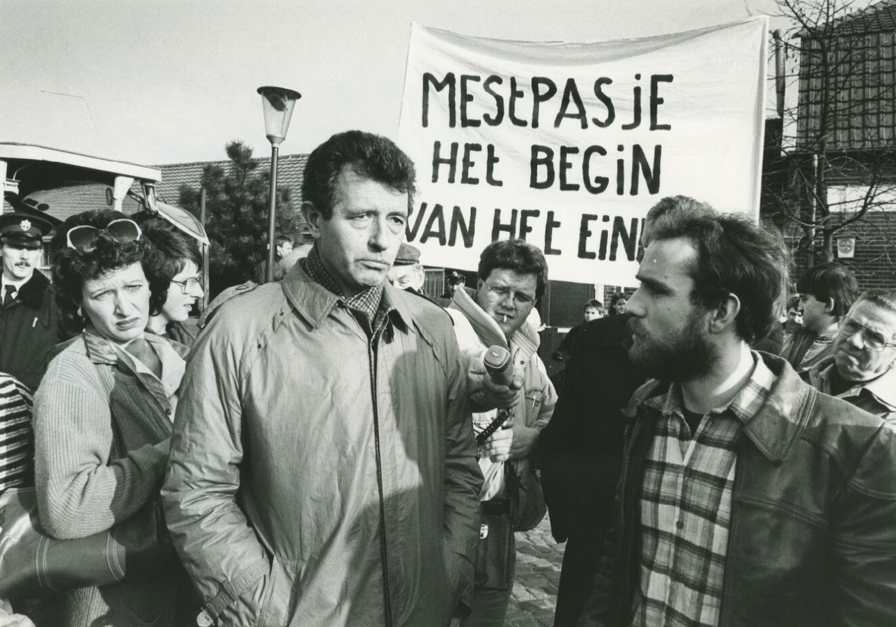 Protest tegen het ‘mestpasje’ waarmee het provinciebestuur van Noord-Brabant het vervoer van mestoverschotten wilde controleren (1985).