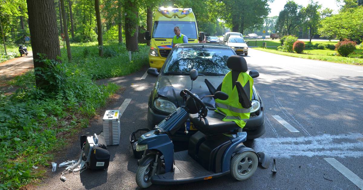 Man op scootmobiel gewond bij aanrijding in Vorden.