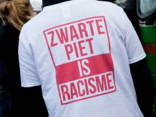Clash dreigt tussen Zwarte Piet-demonstranten en PSV-hooligans