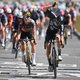 Lorena Wiebes verovert op de Champs-Élysées de eerste gele trui in de Tour de France Femmes