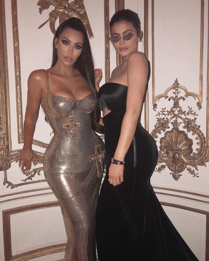 Kim Kardashian en halfzus Kylie Jenner.