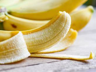 Waarom hebben sommige bananen van die witte draadjes als je ze pelt en andere niet?