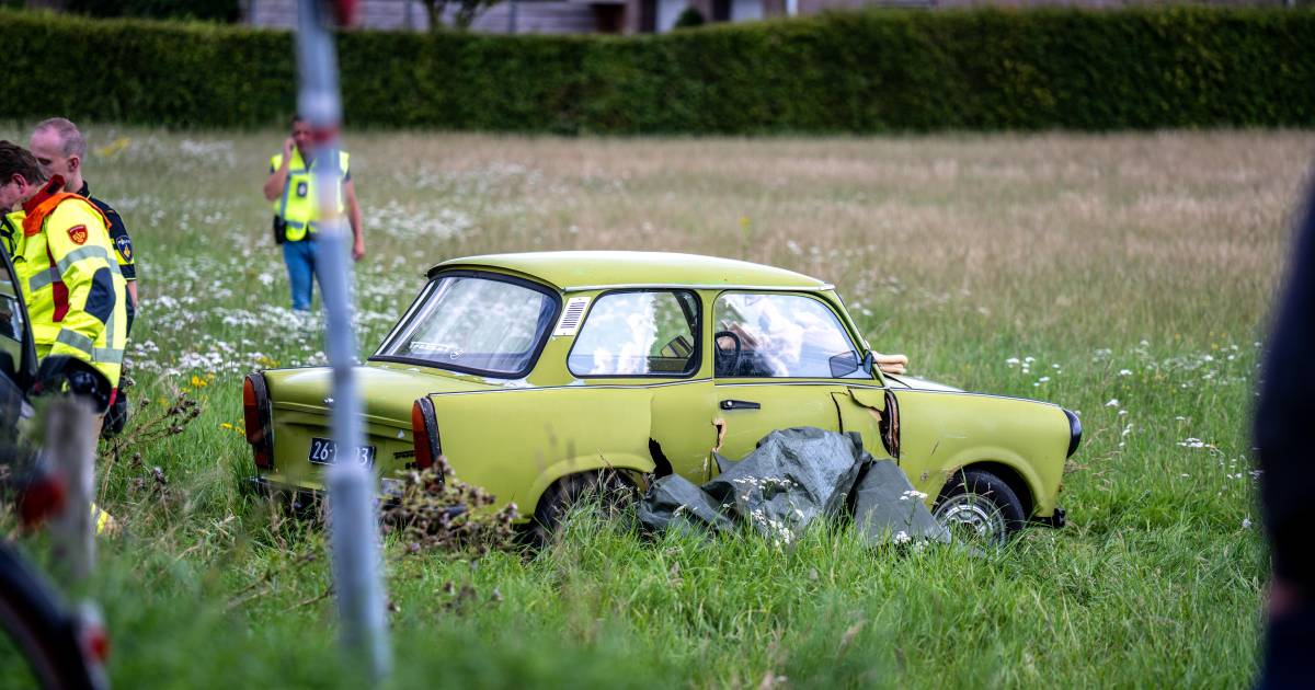 Wandelaar overleden aan gevolgen van zware aanrijding met Trabant op fietspad.