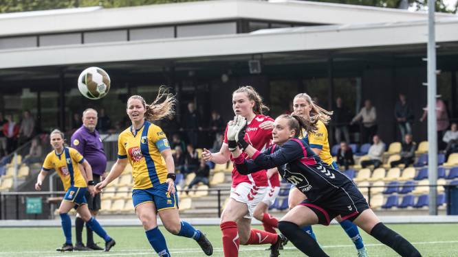 Voetbalsters AZSV naar halve finale beker, DZC’68 strandt