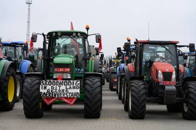 Des centaines de tracteurs rassemblés à Anvers contre le plan azote flamand