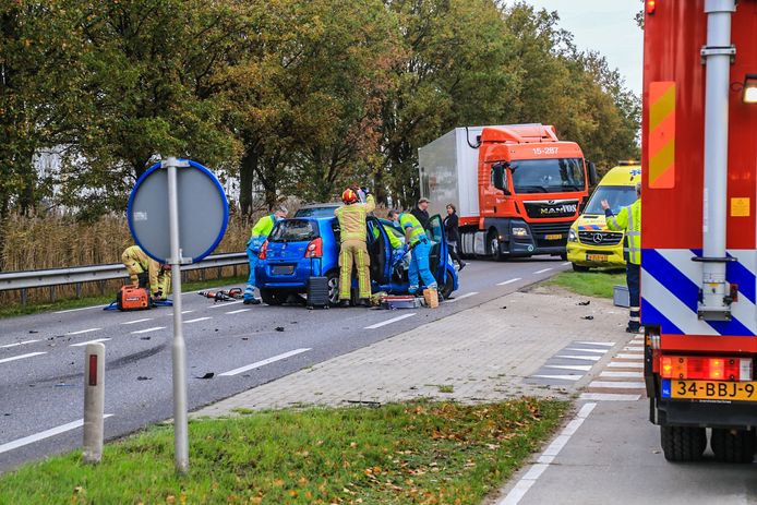 Ernstig ongeluk tussen auto en wegenwacht busje in Lierop.