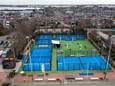 Het tennispark van MLTV'90 aan de Jan Steenstraat in Monster vanuit de lucht.