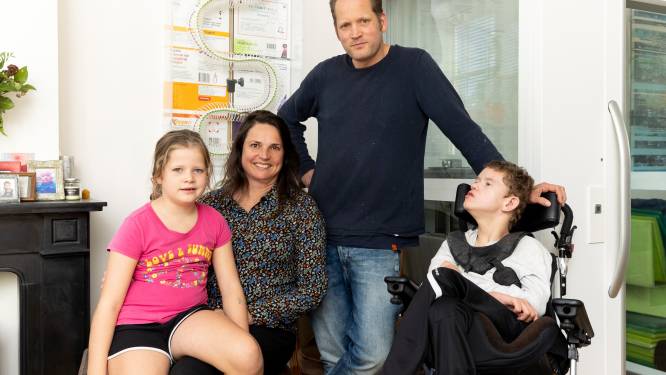 Onverklaarbare chromosoomafwijking van Luc (10) houdt gezin in zijn greep: ‘Saai is goed, sleur is top’