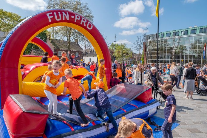 In het centrum van Cuijk was dit jaar weer terug van weggegweest de kleedjesmarkt.