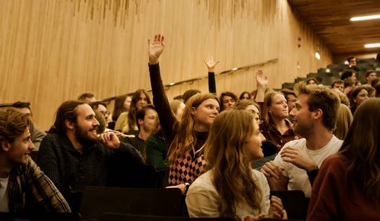Na uitspraken Roland Duchâtelet over ‘toeristen’ aan de universiteit: zijn er te veel hoogopgeleiden in Vlaanderen?