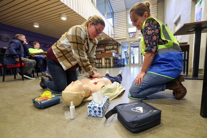 maashorst-steekt-22-500-euro-in-aed-s-en-betere-hartveiligheid