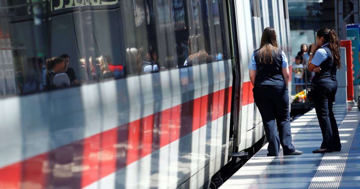 Il viaggio in treno per Vienna si trasforma in un incubo per la coppia Waterloo: un difetto, un ritardo e una grossa multa |  Per viaggiare