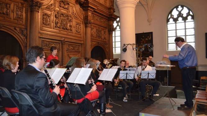 Fanfare Watervliet en muzikanten uit de regio slaan handen in elkaar voor harmonieconcert: “Gooien het over andere boeg”