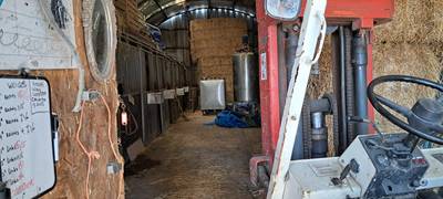 Politie ontdekt drugslab tussen paardenstallen in Heijningen, twee mannen opgepakt