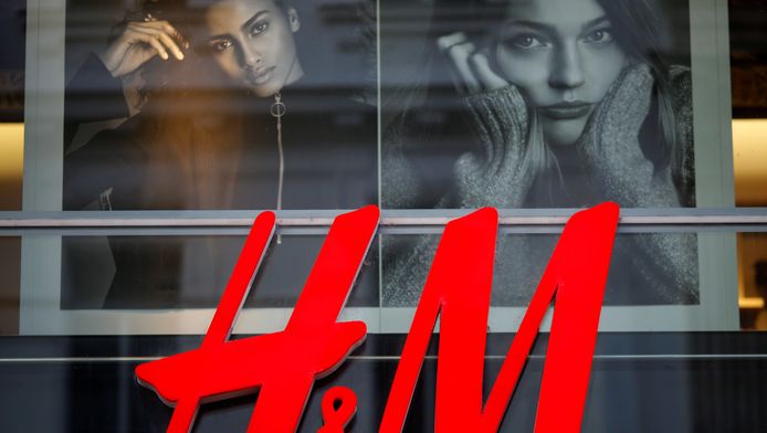 De façade van een H&M-winkel in Wenen, Oostenrijk.