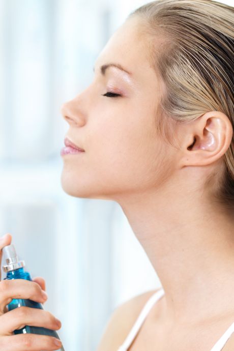 Pourquoi il est déconseillé de parfumer son cou