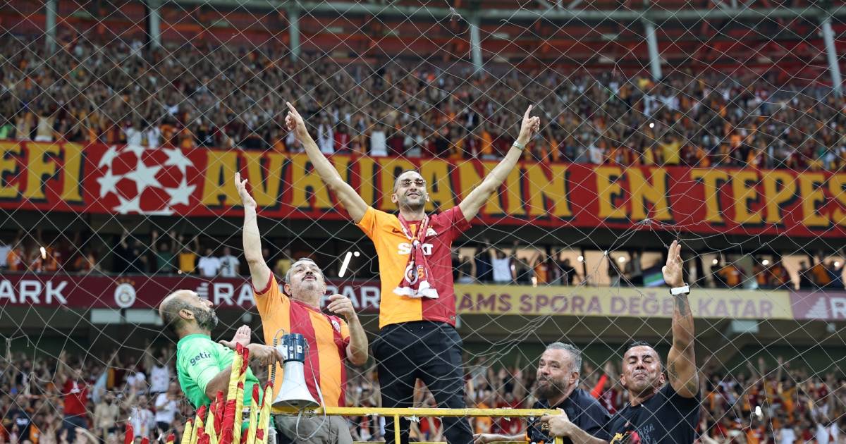 Il Galatasaray presenta Hakim Ziyech alla folla in uno stadio affollato dopo aver sconfitto il Trabzonspor |  gli sport