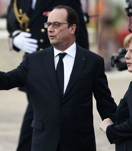 Hollande et Merkel appellent à protéger l'Europe, un "espace fragile"