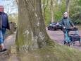 Buurtbewoner Erik van Aert maakt zich zorgen over de stoep langs de Hollandseweg in Huijbergen, die er door wortelopdruk slecht bij ligt. Anneke Nouws vermijdt die vanwege valgevaar met haar rollator en kiest ervoor om op de drukke weg te lopen.