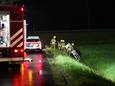 Drie vrouwen zaten in de nacht van vrijdag op zaterdag tijdelijk vast in een auto na een ongeval waarbij het voertuig in de sloot belandde in Raamsdonksveer.