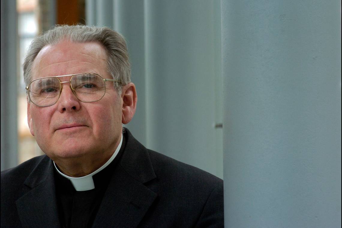 ‘Hij kon gewoon binnenwandelen en mijn kinderen misbruiken’: mogelijke doorbraak in dossier-Vangheluwe