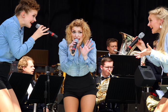 Fanfare Bereden Wapens en de zangeressen van Les Chouettes deden in mei het Breda Jazzfestival aan met de Tour of Freedom.