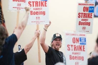 Record 25 percent wage increase not enough: 30,000 Boeing workers walk out